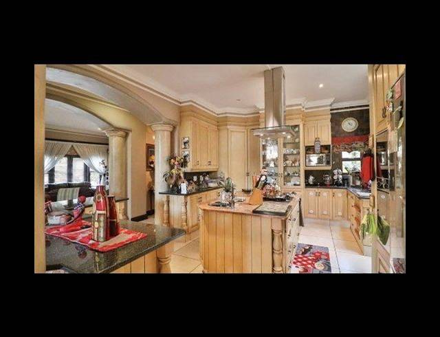 3 BEDROOM HOUSE FOR SALE IN MIDSTREAM ESTATE